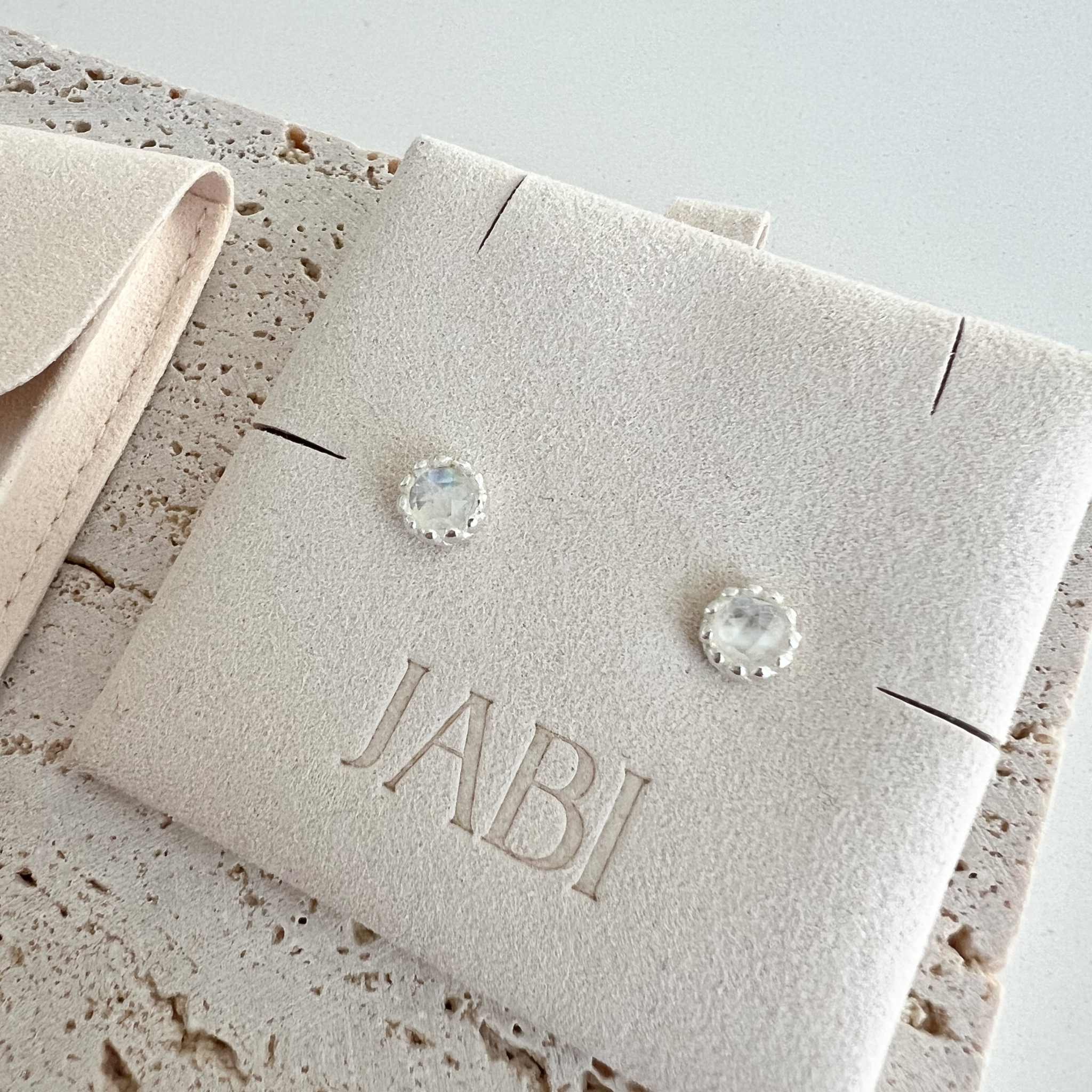 Naya Ohrstecker -  Regenbogen Mondstein